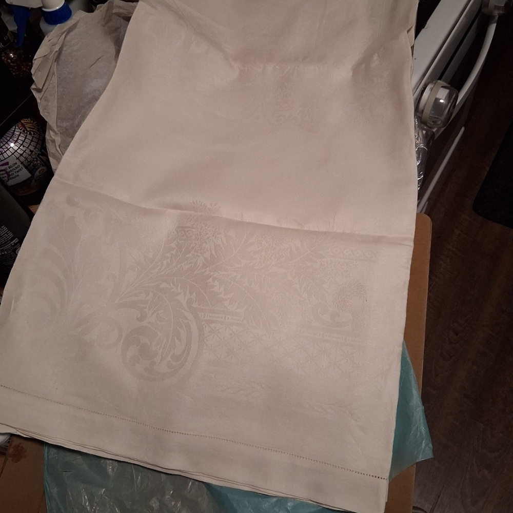 Elegant Cream Tablecloth